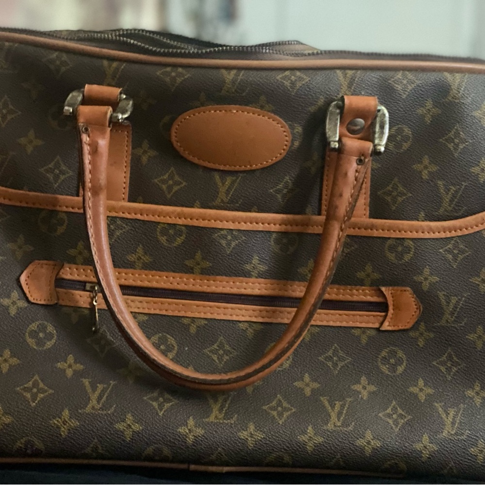 Authentic Louis Vuitton Vintage luggage bag.